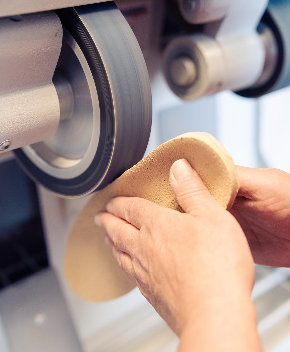 Einlagen werden in von Meisterhand geschliffen